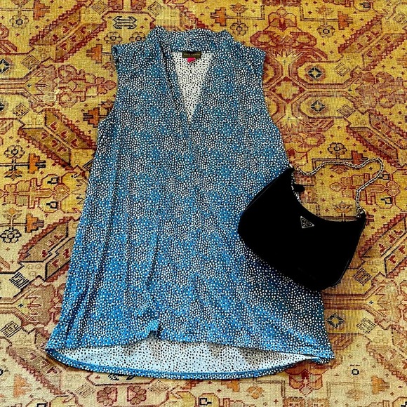 VINCE CAMUTO v neck sleeveless blouse small - Picture 1 of 5